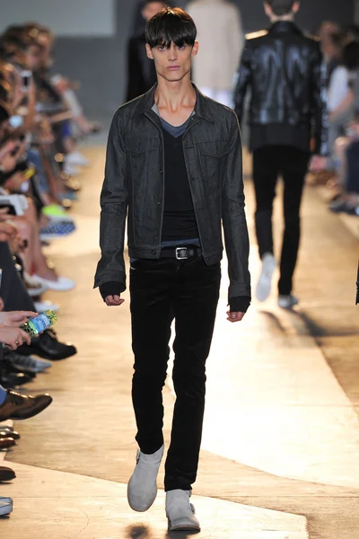 Look 18